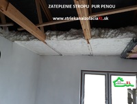 zateplenie stropu striekanou izoláciou - väzníkový krov